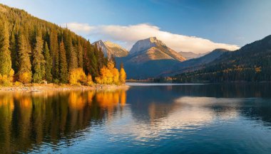 Sonbaharda göl dağlarda