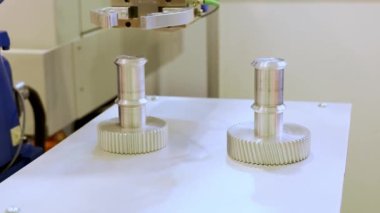 CNC metal işleme. Otomatik metal işleme makinesi.