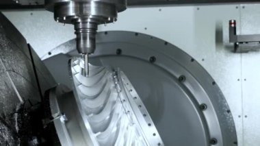 CNC metal işleme. Otomatik metal işleme makinesi.