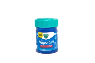 Vicks VepoRub 'un temiz görüntüsü. Vicks VapoRub merhemi mentollü bir topik kremdir.