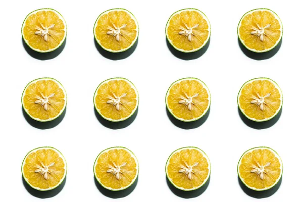 Taze Mausambi Renkli Meyve Deseni Beyaz Arka Planda Tatlı Limon — Stok fotoğraf