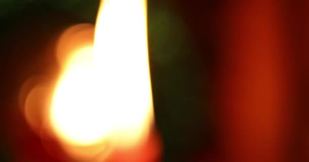 Abstrakt isolerade suddiga julbelysning bokeh bakgrund i 4k. Julpynt med ljus. Vänster panorering skott — Stockvideo