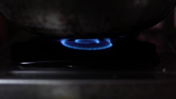 Closeup shot of the blue flames from the burner of a gas stove. — Stock Video