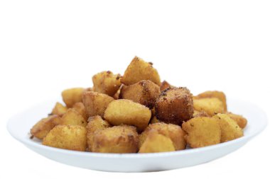 Masala Idli kızartması arta kalan idlis 'i kullanarak yapılan popüler bir Hint atıştırmalığı.