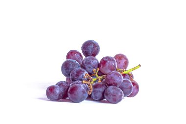 Beyaz arka planda izole edilmiş kırmızı ıslak üzüm