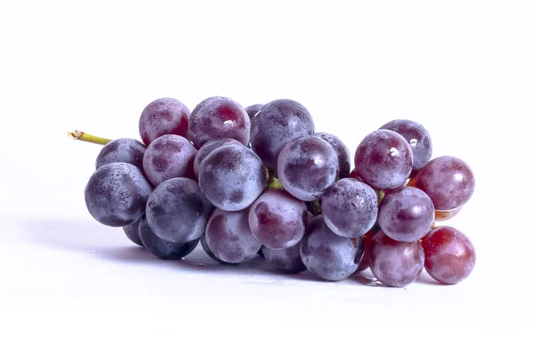 Uva Rossa Matura Isolata Bianco Goccia Uva Acqua — Foto Stock