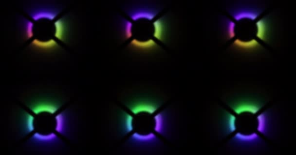 Luces led RGB multicolor sobre un fondo oscuro. — Vídeo de stock