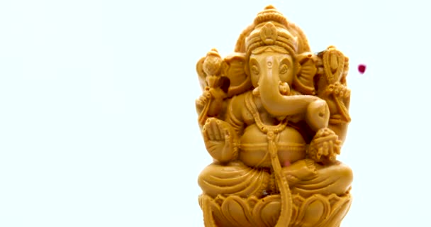 Conceito Ganesh Chaturthi Estátua Deus Hindu Ganapati Com Fundo Branco — Vídeo de Stock