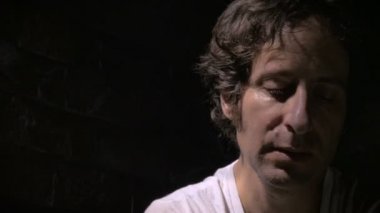 Dolly stresli bir kadeh out, dostum bir iç mücadele ile ilgili