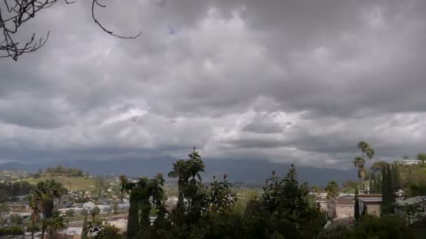 Zeitraffer von east los angeles, ca mit Blick auf das San Gabriel-Gebirge — Stockvideo