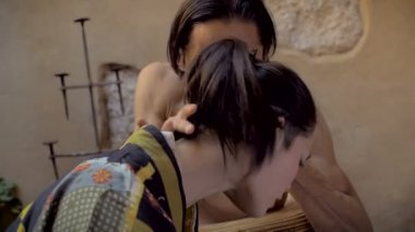 Garip Kur rutin bir Japon kadın ve Meksika insan arasında