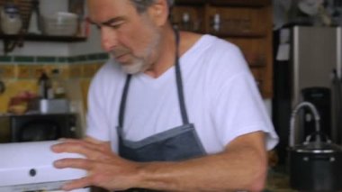 Etkin bir kıdemli bir mutfak Mikser yavaş çalışır