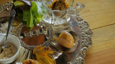 Pan bir gümüş Fısıh genelinde seder tabağı