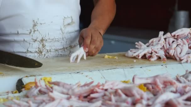Dolly shot of a man chopping off chicken fingers — Stock Video