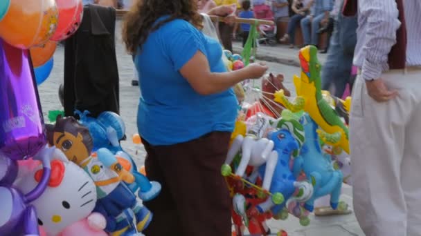 An overweight vendor in a public space hands out change in slow mo — Stock Video