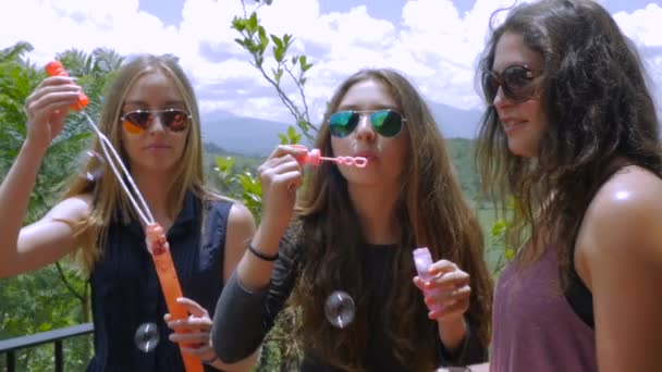 Three beautiful teen girls wearing sunglasses on a carefree summer day in slowmo — Stock Video