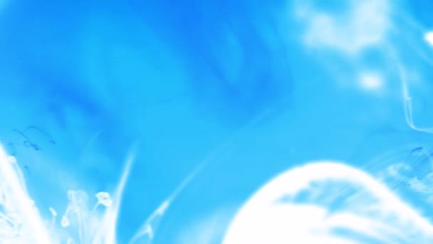 Encre blanche dans l'eau bleue . 