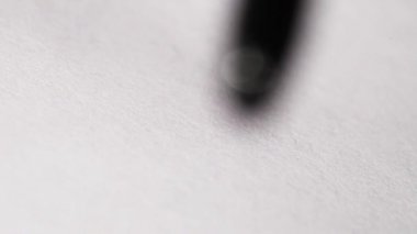 Siyah mürekkep ile kağıt üzerine çizim