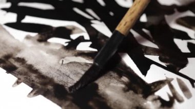 Siyah mürekkep ile kağıt üzerine çizim