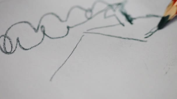  L'artiste dessine une maison avec crayon et papier. Application des schémas d'écoutille . 