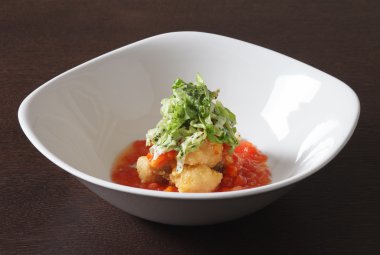 Kırıntıları domates soslu kızarmış tavuk 