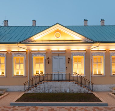Bir tek katlı binada klasik palladio tarzda 