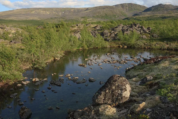 Mountain lake in landscape of polar region. — Stock Photo, Image