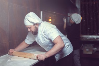 bir hamur haddeleme.