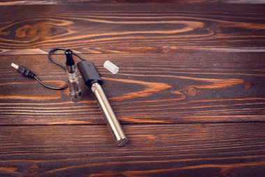 arka plan üzerinde elektronik nikotin Inhalator 