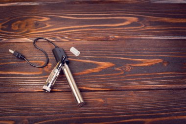 arka plan üzerinde elektronik nikotin Inhalator 