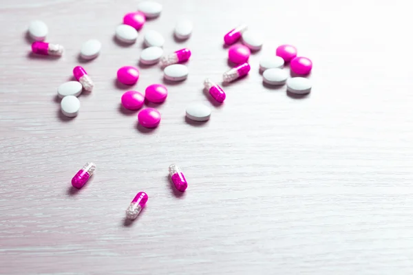 Médicament pharmaceutique, remède en récipient pour la santé . — Photo