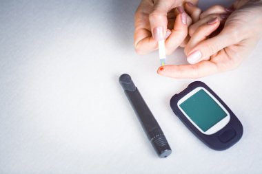 Yüksek kan şekeri ile şeker ölçüm, kan şekeri ölçüm cihazı test