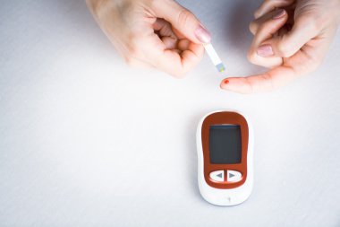 Yüksek kan şekeri ile şeker ölçüm, kan şekeri ölçüm cihazı test