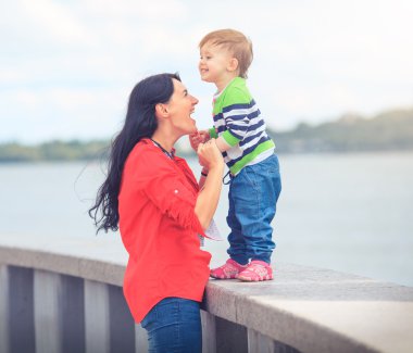 Şehir Parkı yaz saati... Anne ve kızı