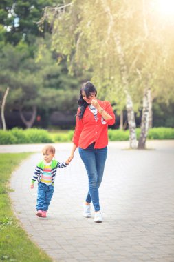 Şehir Parkı yaz saati... Anne ve kızı