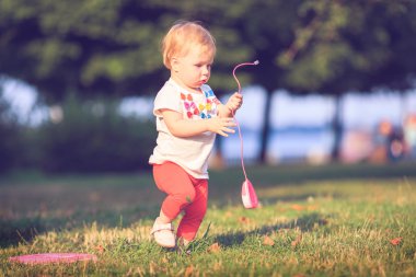 Mutlu aile yaz Park'ta hafta sonu