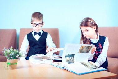 eğitim, ilkokul, teknoloji ve çocuk kavramı - 