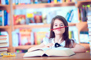 eğitim, ilkokul, teknoloji ve çocuk kavramı - 