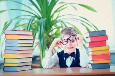 eğitim, ilkokul, teknoloji ve çocuk kavramı - 