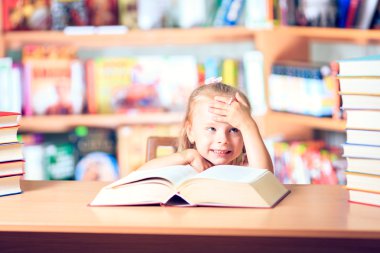 eğitim, ilkokul, teknoloji ve çocuk kavramı - 