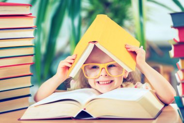 eğitim, ilkokul, teknoloji ve çocuk kavramı - 