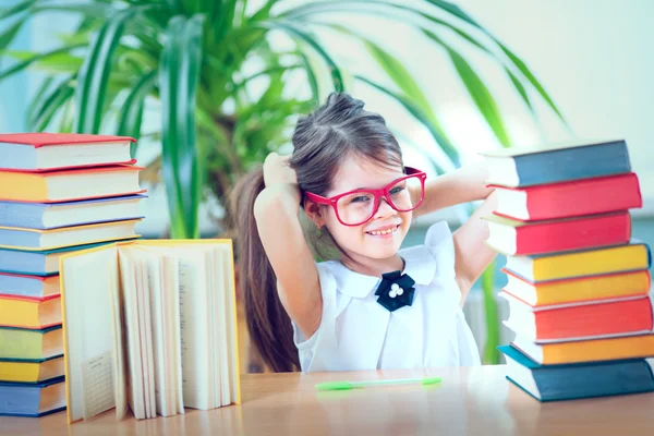 Educação, escola primária, tecnologia e conceito de crianças  - — Fotografia de Stock