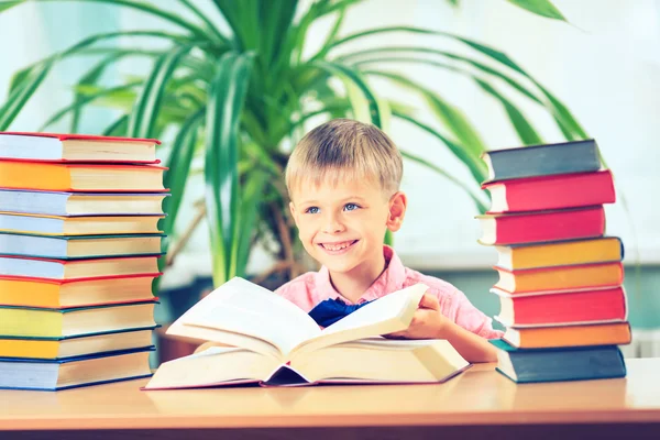 Educação, escola primária, tecnologia e conceito de crianças  - — Fotografia de Stock