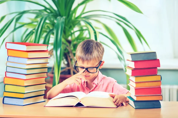 Onderwijs, basisschool, technologie en kinder concept - — Stockfoto