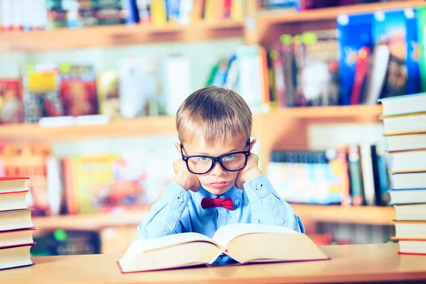 Educação, escola primária, tecnologia e conceito de crianças  - — Fotografia de Stock