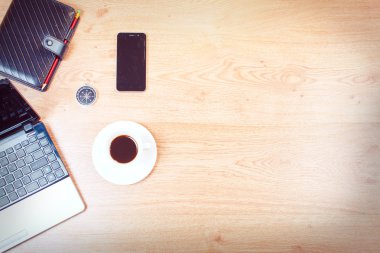 Ofis Masası, ahşap bir masa üzerinde çalışma