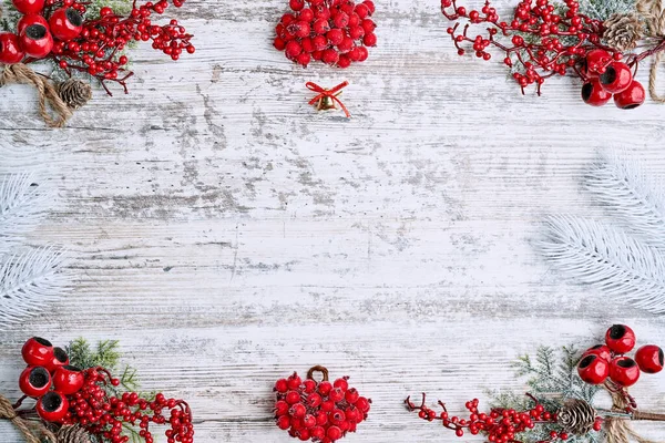 Noel Kompozisyonu Beyaz Arka Planda Noel Oyuncakları Düz Yatış Üst — Stok fotoğraf