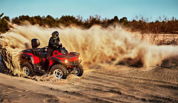 Adolescente Montando Atv Dunas Areia Fazendo Uma Curva Areia — Fotografia de Stock