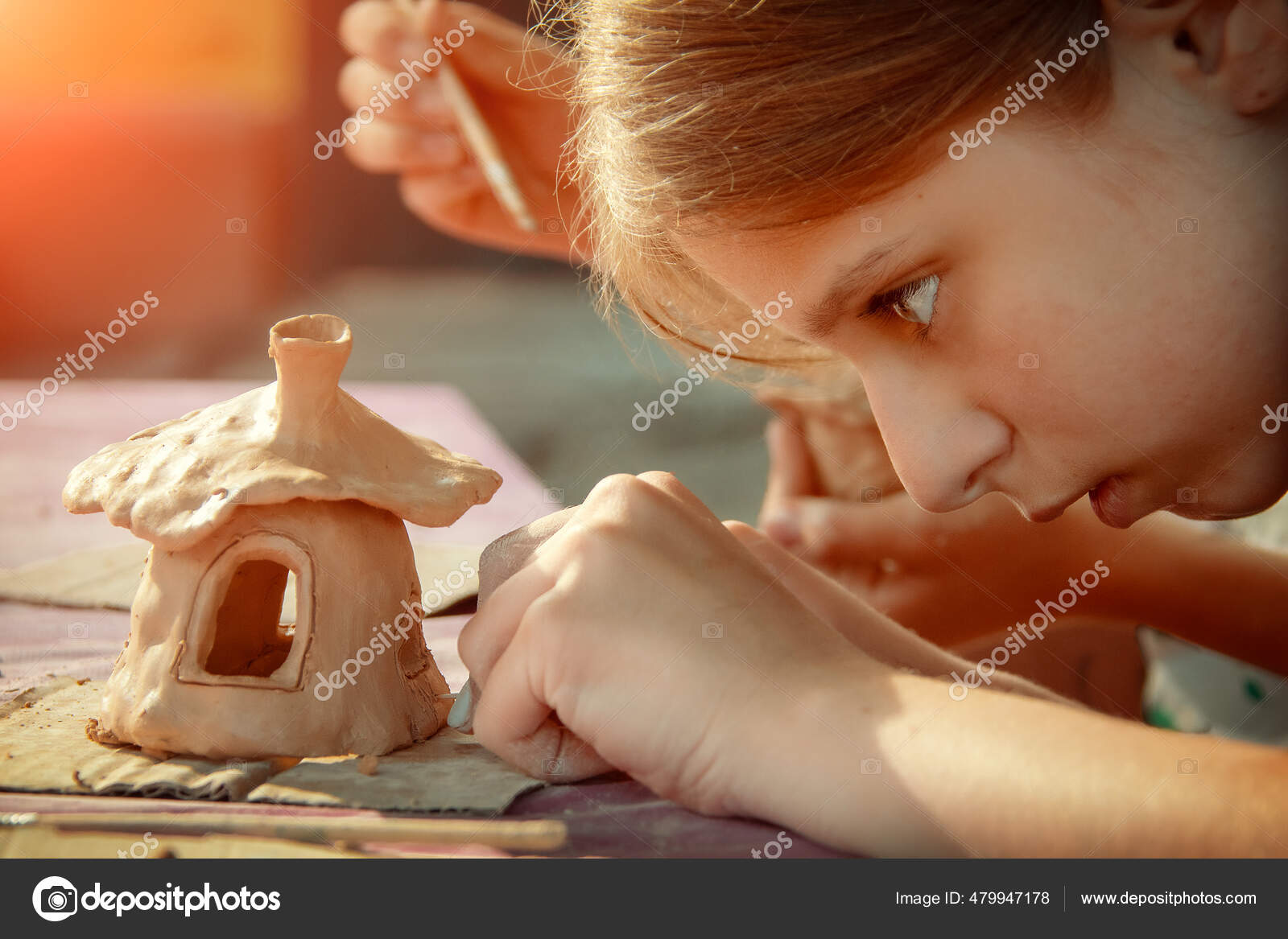 Crianças Brincando Com Argila Modelagem Desenho Por Tintas fotos, imagens  de © 6okean.gmail.com #479947178