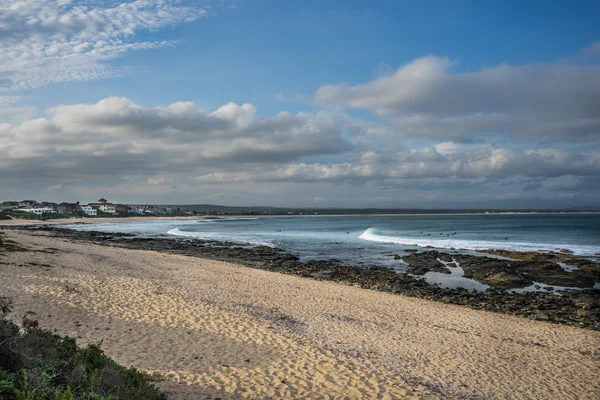 Beach and houses along Garden Route — Stock Photo, Image